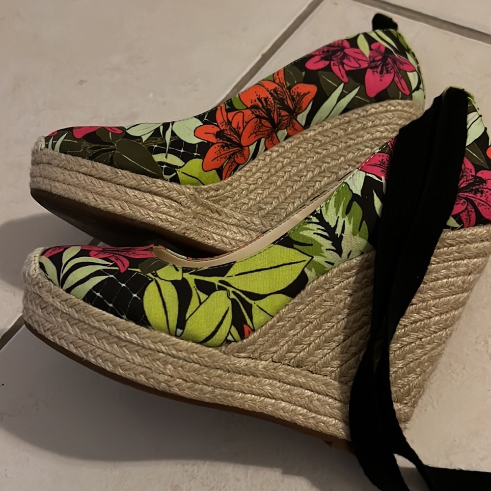 Jessica Simpson Wedges - Picture 6 of 11